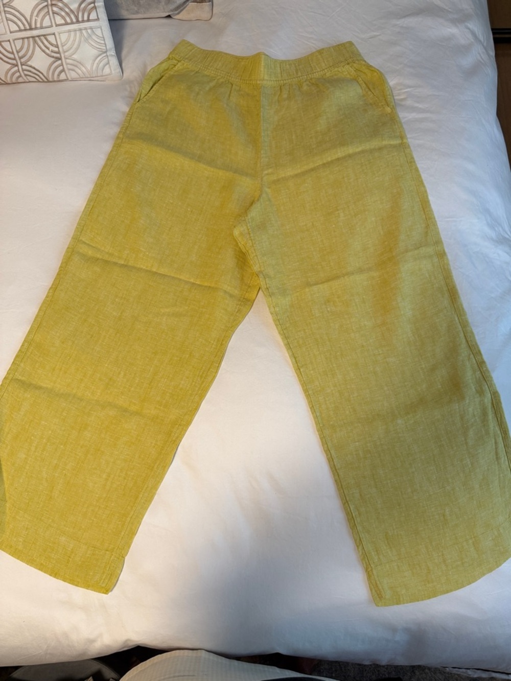 Tahari Cropped Linen-Blend Pants in Yellow-Green